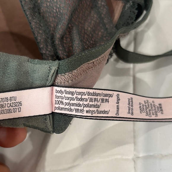 Victoria's Secret Black Lace Bra with Taupe Underlay - Picture 5 of 6